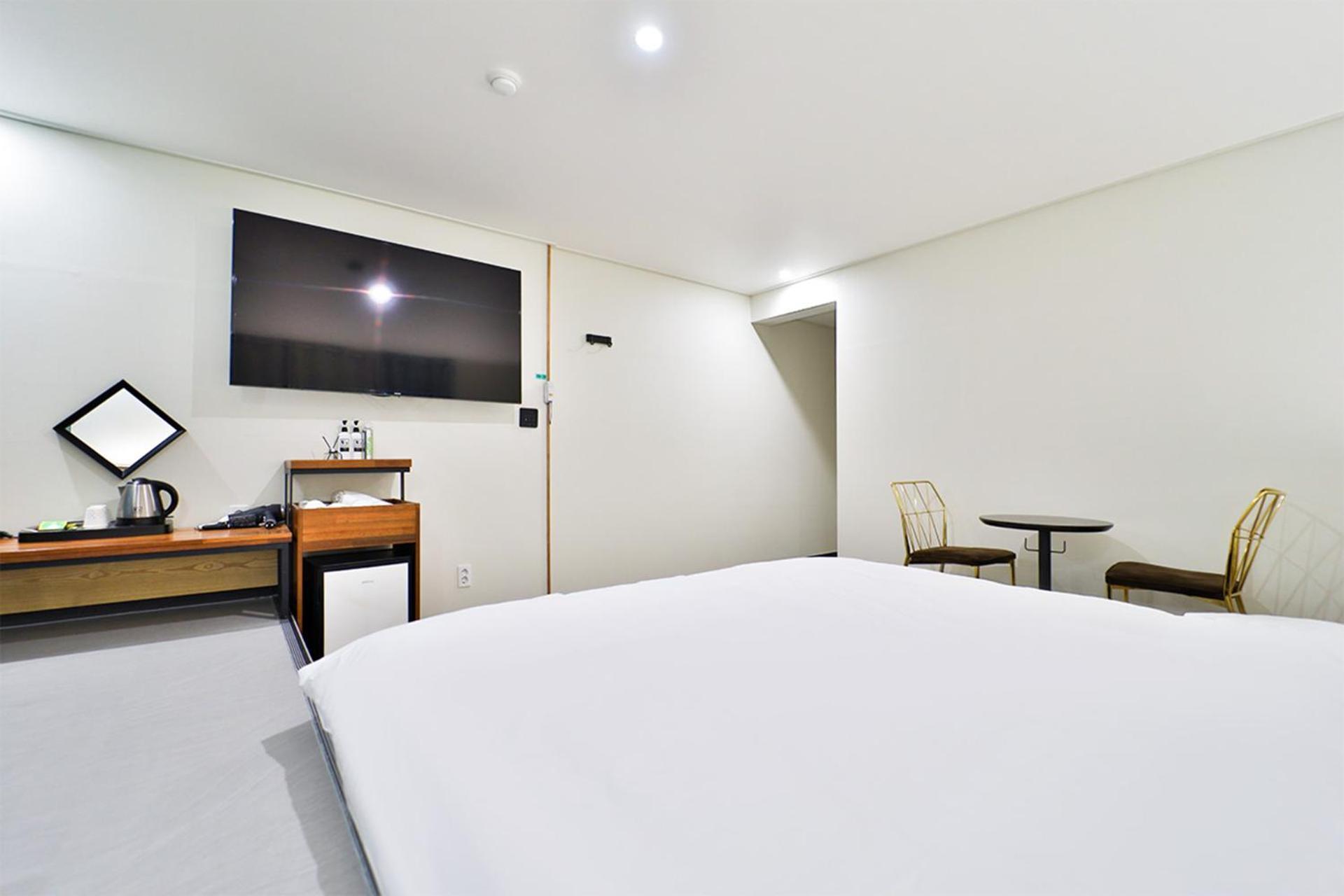 Calm Rest Hotel Busan Sasang Esterno foto